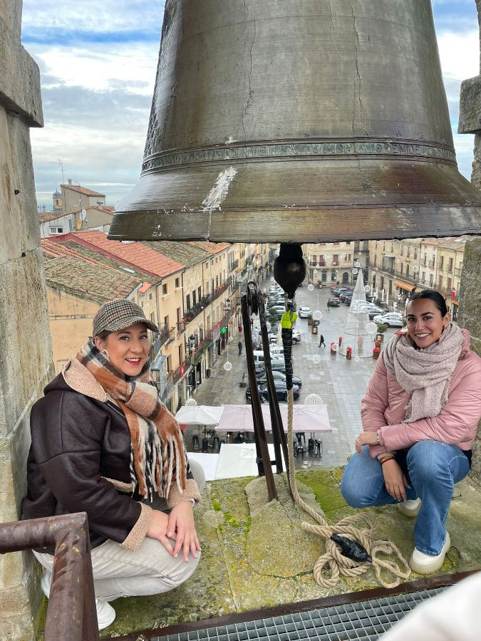 Día de preparativos para la Nochevieja Joven de este sábado
