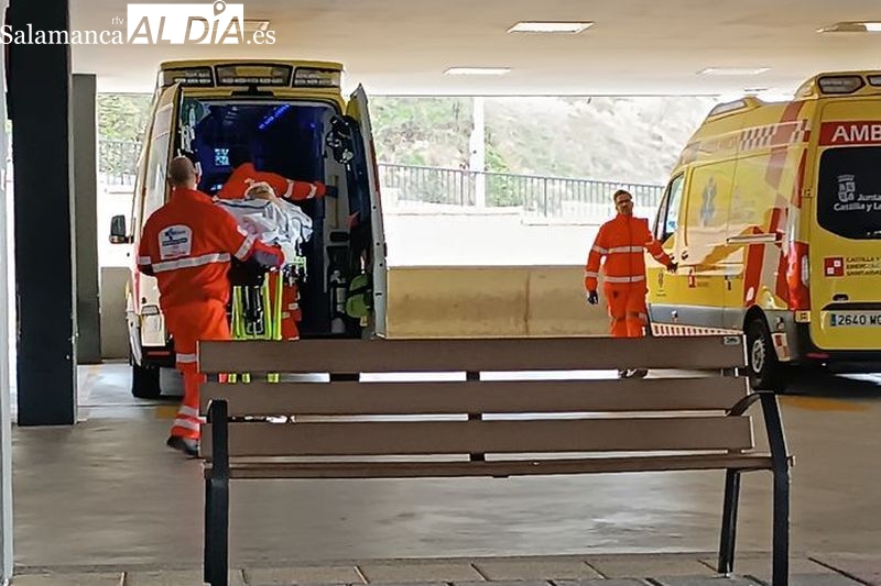 Tres jóvenes heridos en una fuerte colisión entre dos turismos en Arapiles