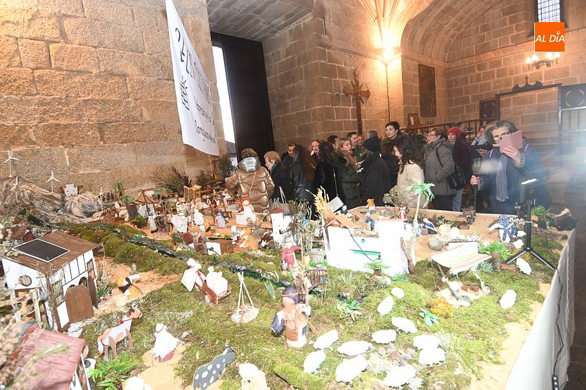 Inaugurado el singular belén sostenible creado por las Damajuanas con el apoyo de Iberdrola