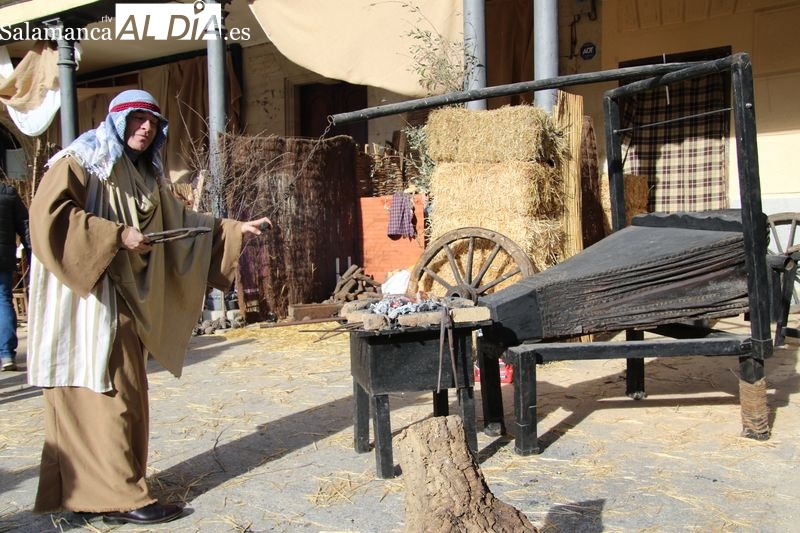 Belén cobra vida en la Plaza Mayor de Alba de Tormes