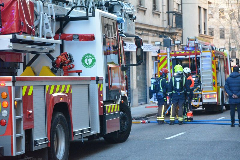 Dos trabajadores intoxicados por un fuego en un edificio en obras en Salamanca