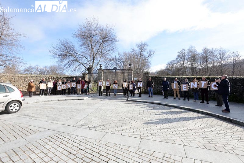 Una treintena de bejaranos secunda la concentración en defensa de El Bosque
