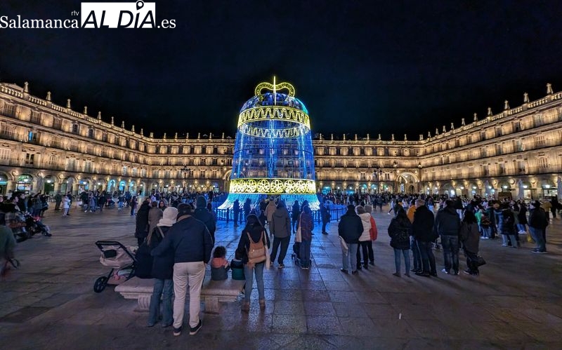 Así luce y suena la campana de Navidad de la Plaza Mayor