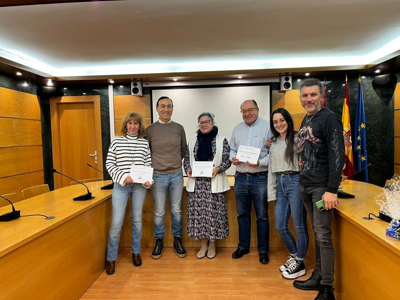 Entrega de los 12.000 euros de la recaudación solidaria en las Fiestas de San Roque de Carbajosa