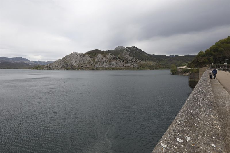 La reserva de agua embalsada en la cuenca del Duero sube casi un punto y se sitúa al 59,3% de la capacidad total