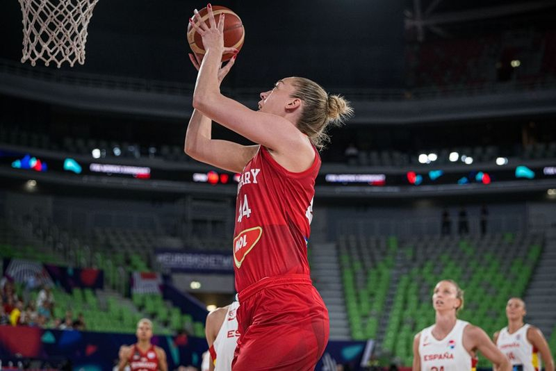 Avenida ficha a una de las jugadoras más alta del baloncesto europeo