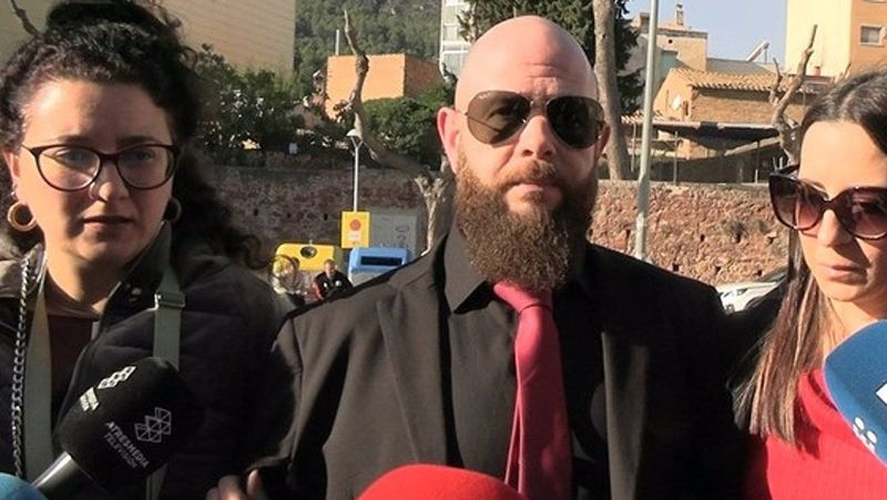 Uno de los hermanos de Itziar Castro al llegar al velatorio: Brilla una estrella más en el cielo