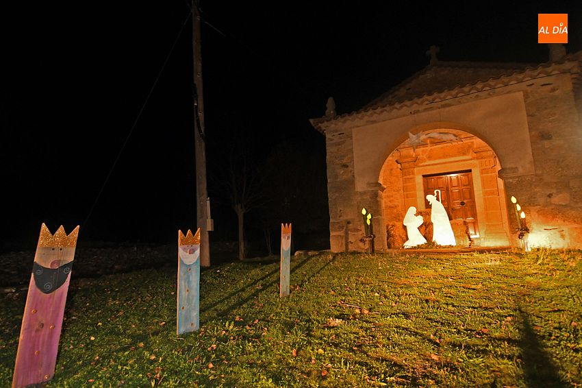 El grupo de manualidades de Villar de Ciervo engalana el pueblo un año más para la Navidad