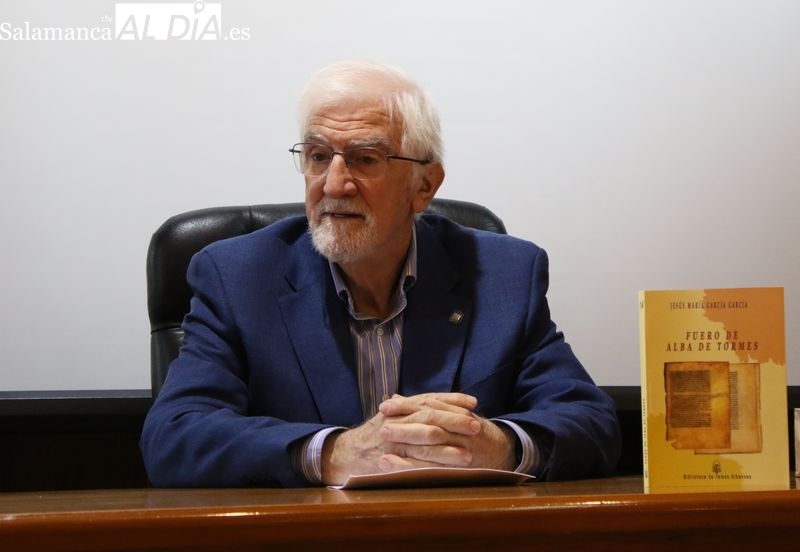 Jesús María García desgrana el primer documento jurídico de la villa en ‘Fuero de Alba de Tormes’