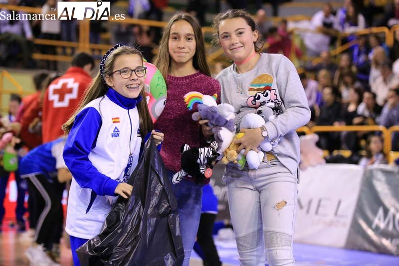 Habrá lluvia de peluches y balones en el descanso del Perfumerías Avenida - Casademont Zaragoza