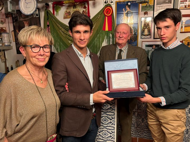 Manuel Diosleguarde recibe el premio ‘Quinto Toro’ por su honor y veredad a la hora de torear