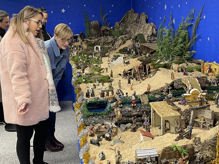 Guijuelo celebra la Navidad con un belén navideño con más de 1.000 piezas 