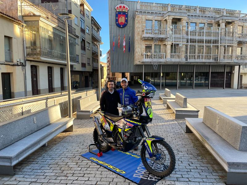 Lorenzo Santolino parte desde Guijuelo hacia el Dakar