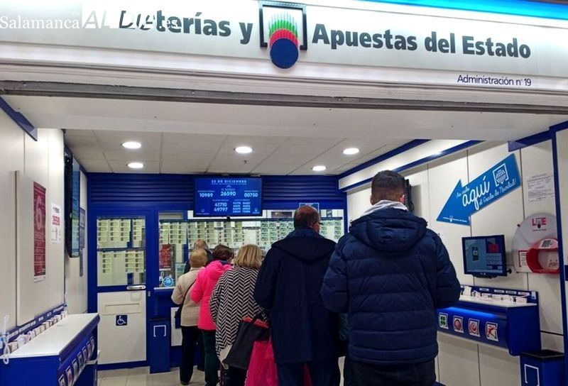 Desde frotar el décimo en una barriga de embarazada hasta llevar una moneda de oro durante un mes: los rituales para atraer ‘el Gordo’