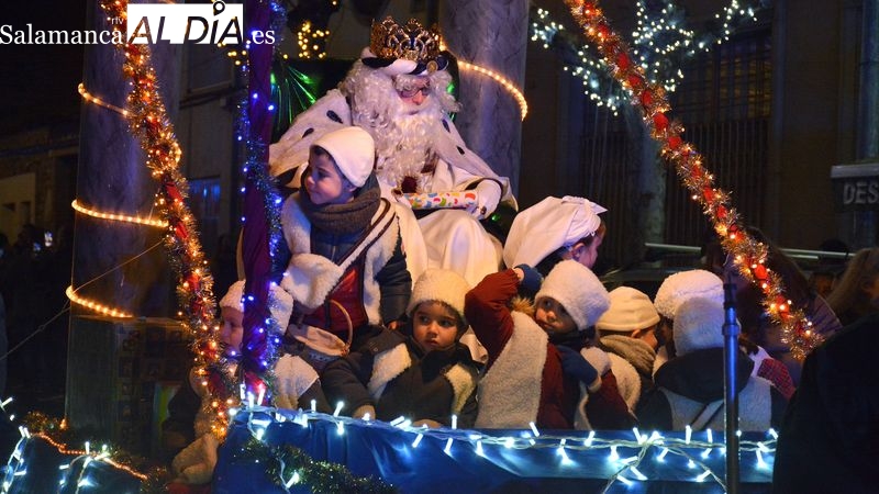 Los Reyes Magos reciben una gran acogida en Lumbrales