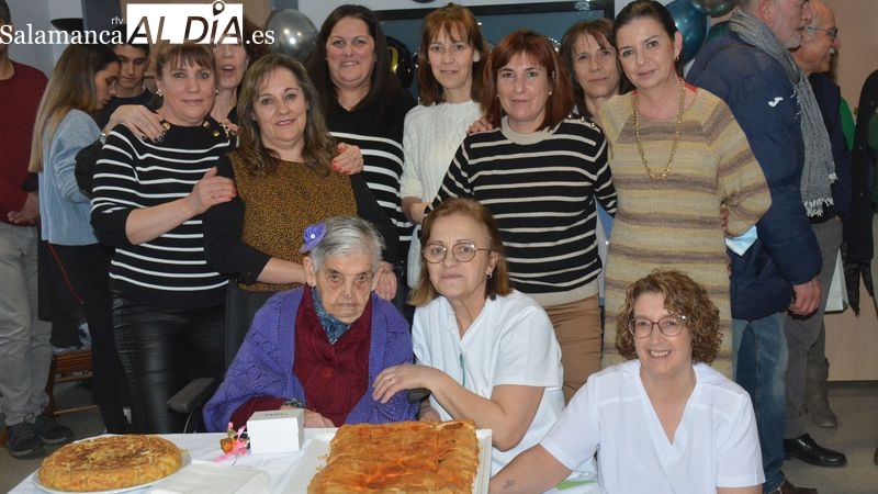 Isabel Hernández Bogajo celebra los 100 años de edad en la residencia municipal de Lumbrales