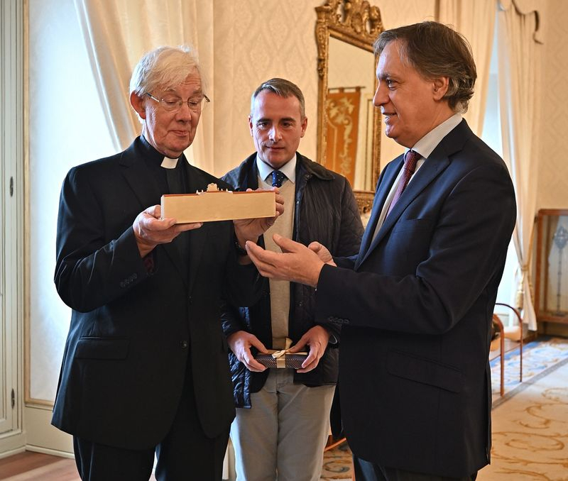 Concluye la visita a Salamanca del exdecano de Canterbury, Robert Andrew Willis