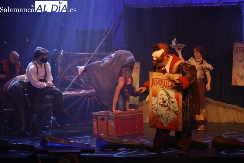 Pequeños y mayores disfrutan con la historia de un pequeño y pintoresco circo 