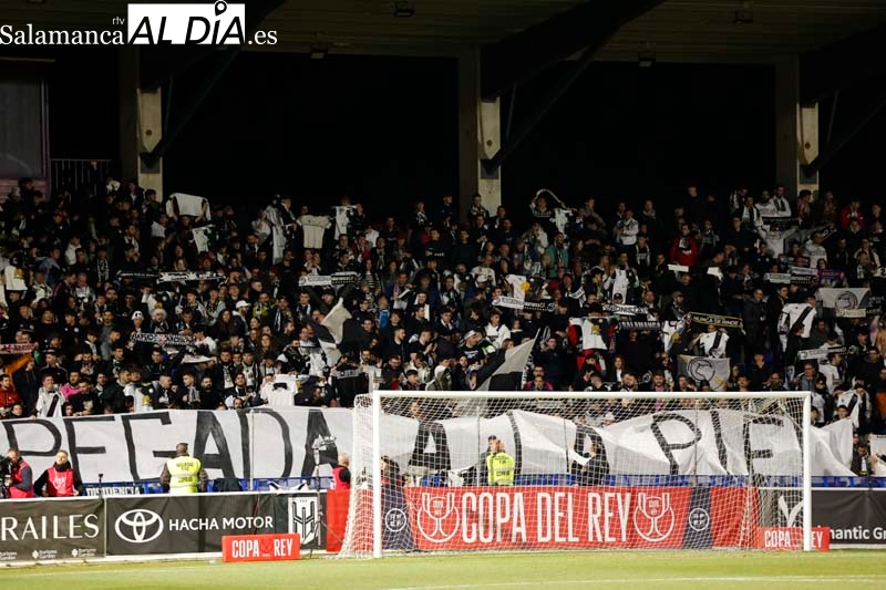 Ambientazo para el recuerdo en el Reina Sofía con más de 6.000 espectadores en el Unionistas - Barça y un lleno total