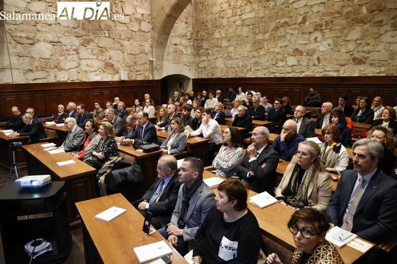 La Real Academia de Medicina de Salamanca abre el curso 2024