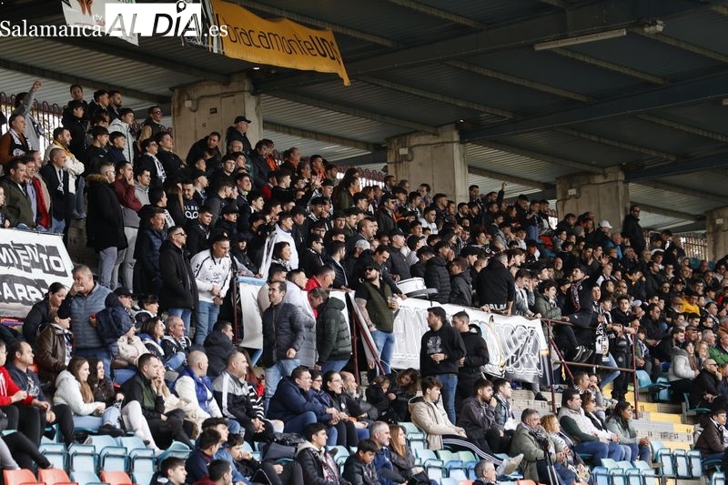 La afición del Salamanca UDS y el Helmántico brindan su apoyo al equipo para despedir el primer mes de 2024