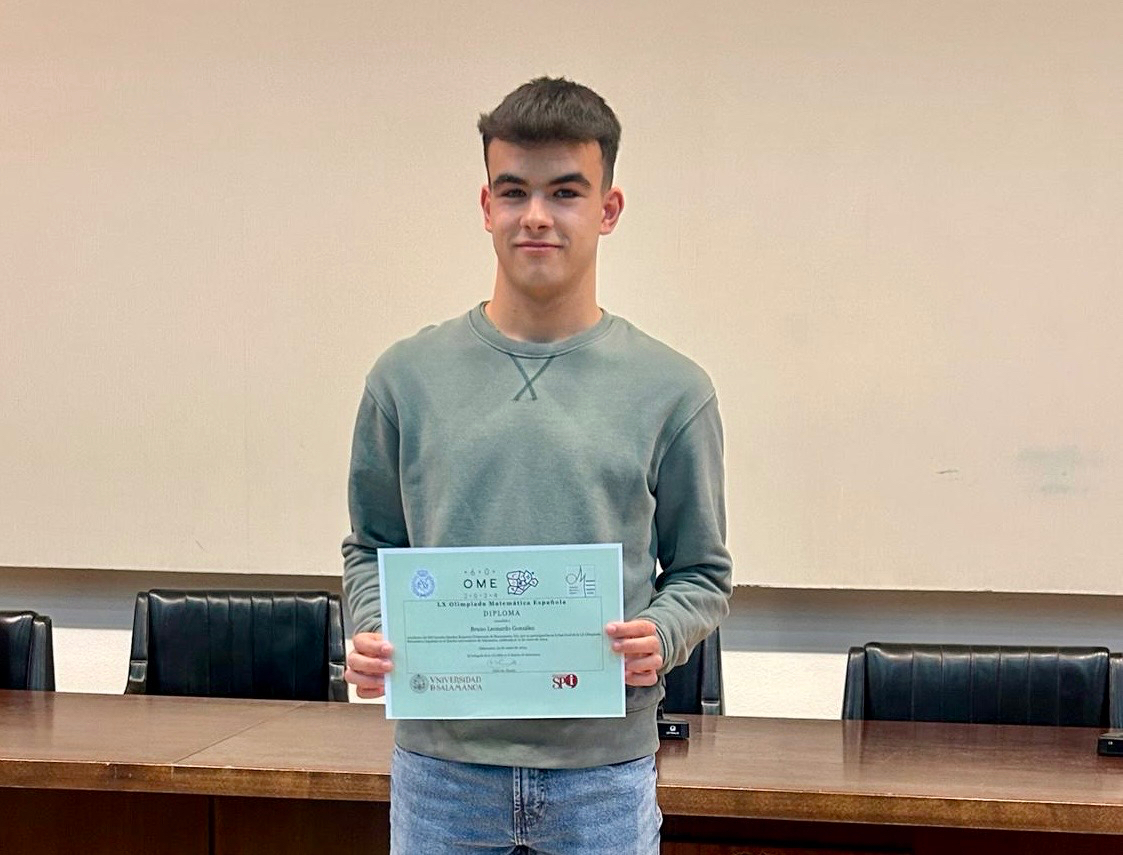 Bruno Leonardo, alumno peñarandino, recoge su diploma entre los diez mejores de la fase provincial de Olimpiada Matemática