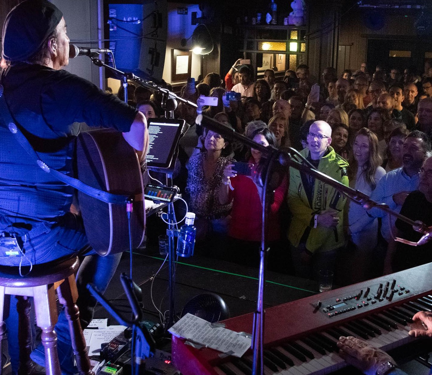 Música en directo con Mundi en el Yoanna Irish Pub