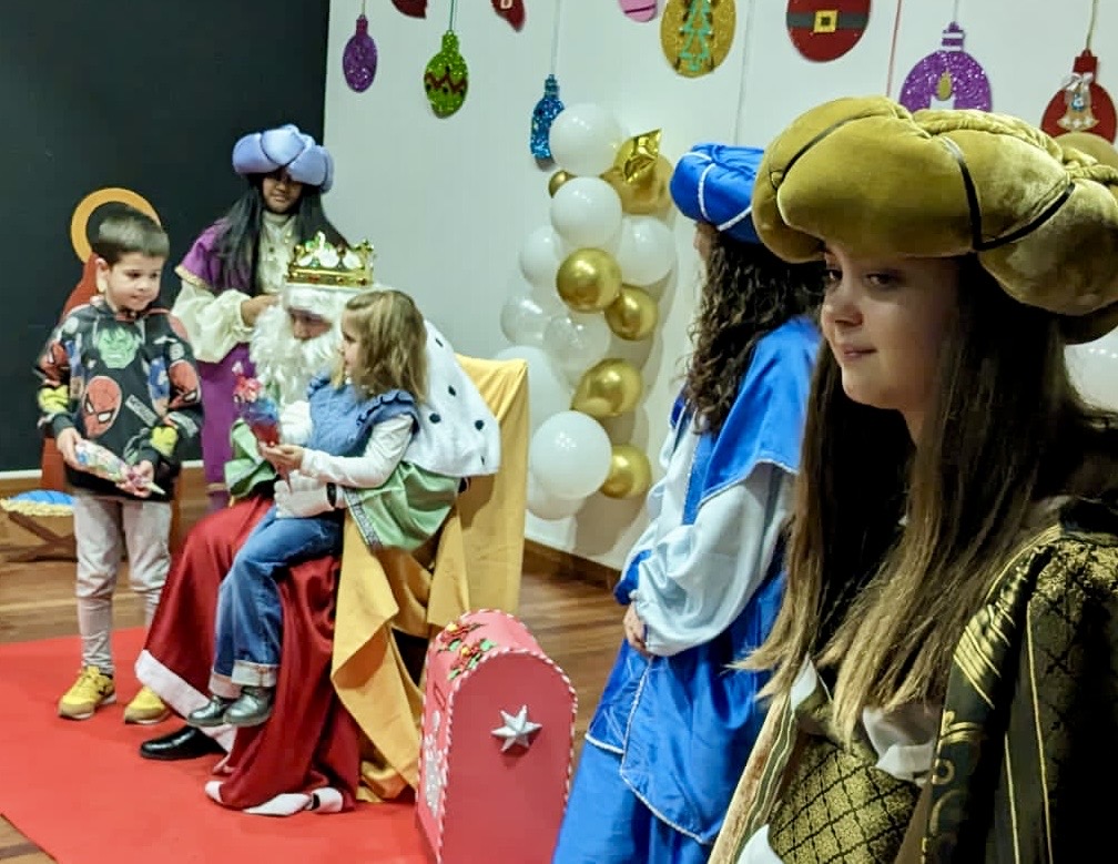Macotera vive con ilusión y una gran fiesta la llegada de los Reyes Magos y la entrega de cartas