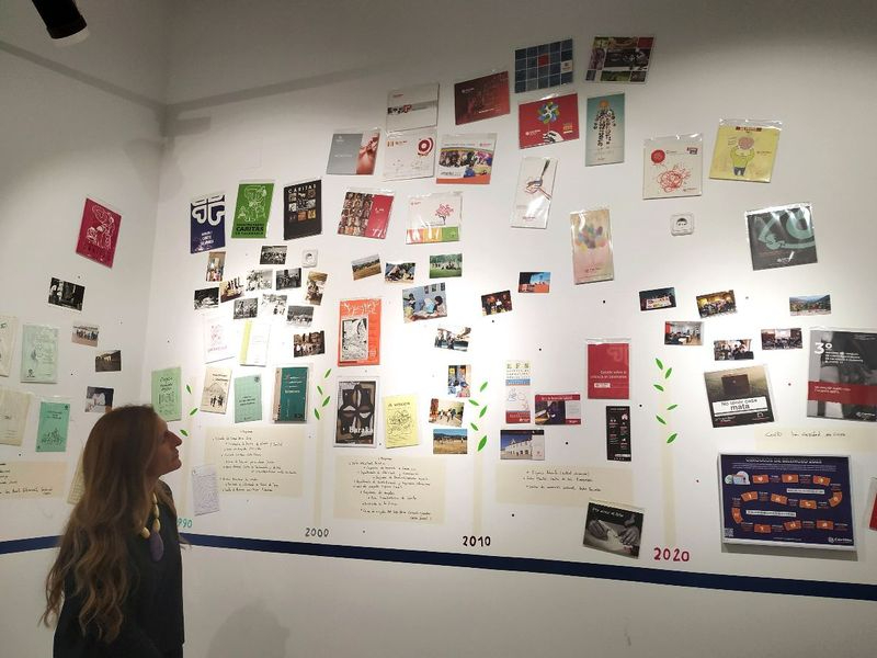 60 años uniendo corazones, la exposición de Cáritas en El Tormes se amplía un mes más