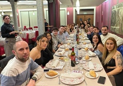 El equipo del restaurante El Oso y el Madroño disfruta entre anécdotas y gran ambiente de su cena anual 