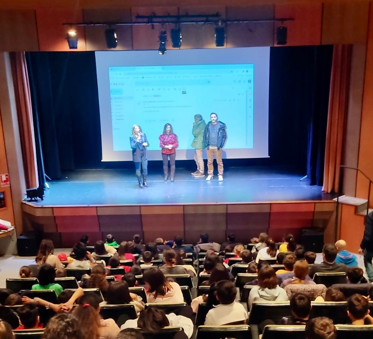 Cientos de escolares de Peñaranda disfrutan la película ‘Burujú, el último unicornio’ 