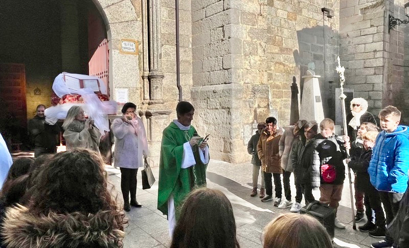 Procesión y bendición para vivir el Domingo de la Palabra de Dios junto a la comunidad parroquial