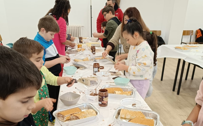 Los más pequeños participan en Bañobárez en un taller de cocina