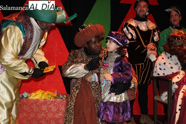 La cabalgata de los Reyes Magos llena de alegría las calles 