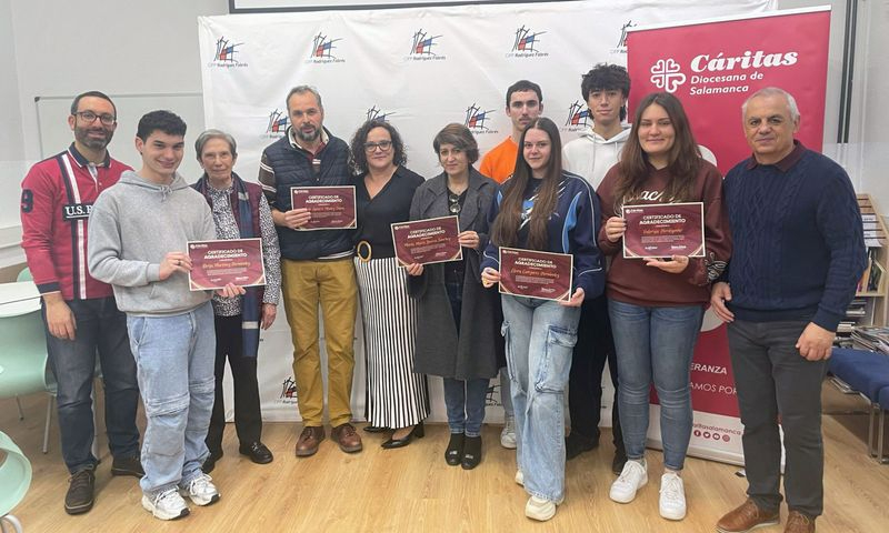 Alumnado de Imagen y Sonido del Fabrés recibe sus diplomas tras la colaboración con Cáritas