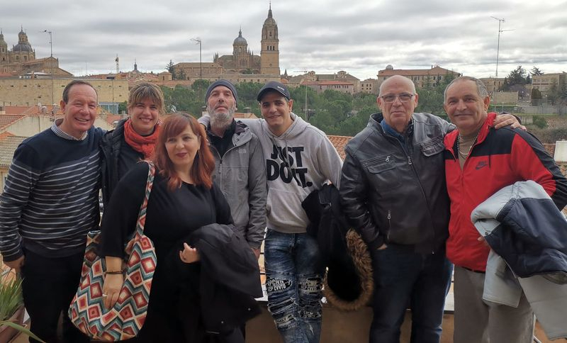 Un grupo de internos de Topas conoce de cerca a Cáritas Salamanca en una visita