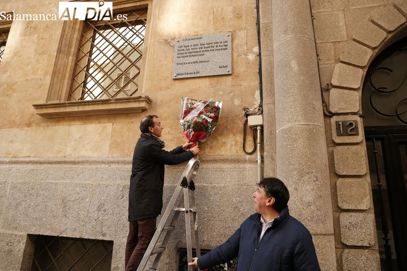 Flores para recordar a los abogados asesinados en Atocha