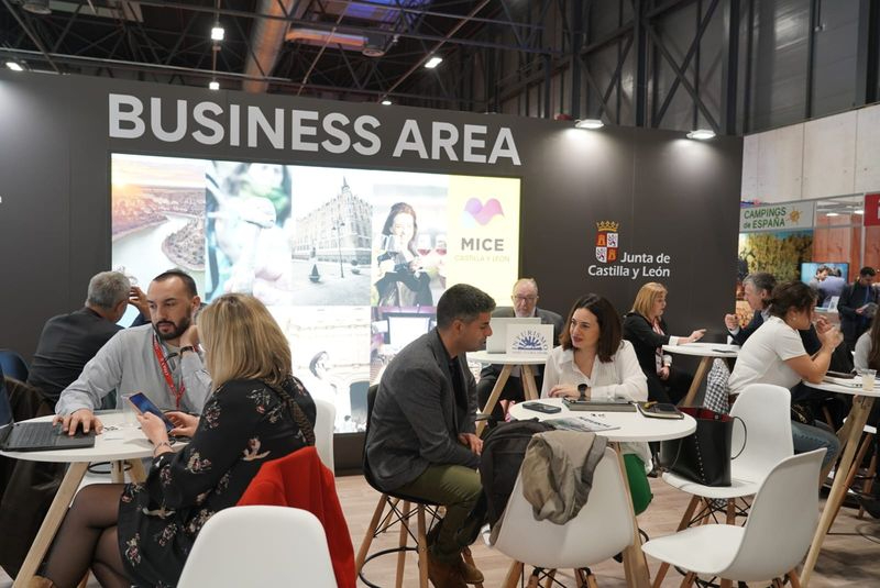 CyL incrementa su presencia en Fitur con un 12% más de empresarios en su stand