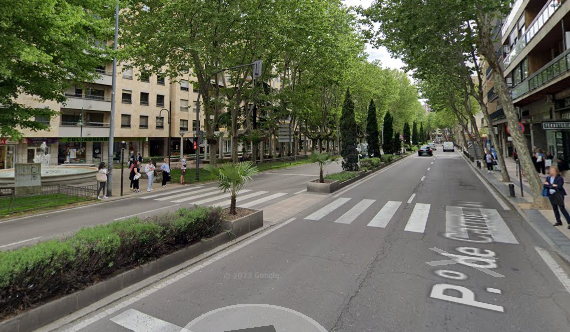 Pierde el control de su vehículo y choca contra otros aparcados en Carmelitas