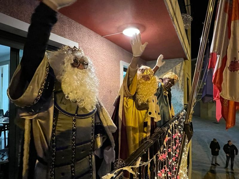 Más de 4.500 personas reciben a los Reyes Magos en Carbajosa 