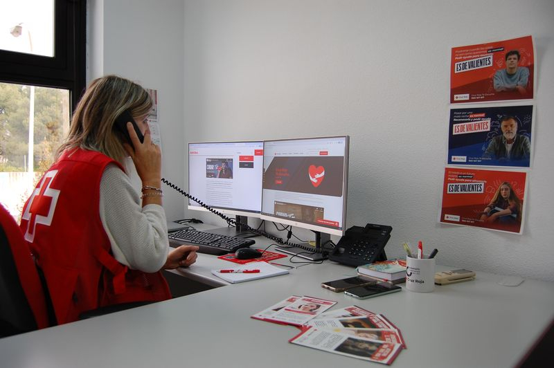 ‘Cruz Roja Te Escucha’ y su lucha por acompañar a las personas con depresión: más de 220 salamantinos han confiado en este programa 