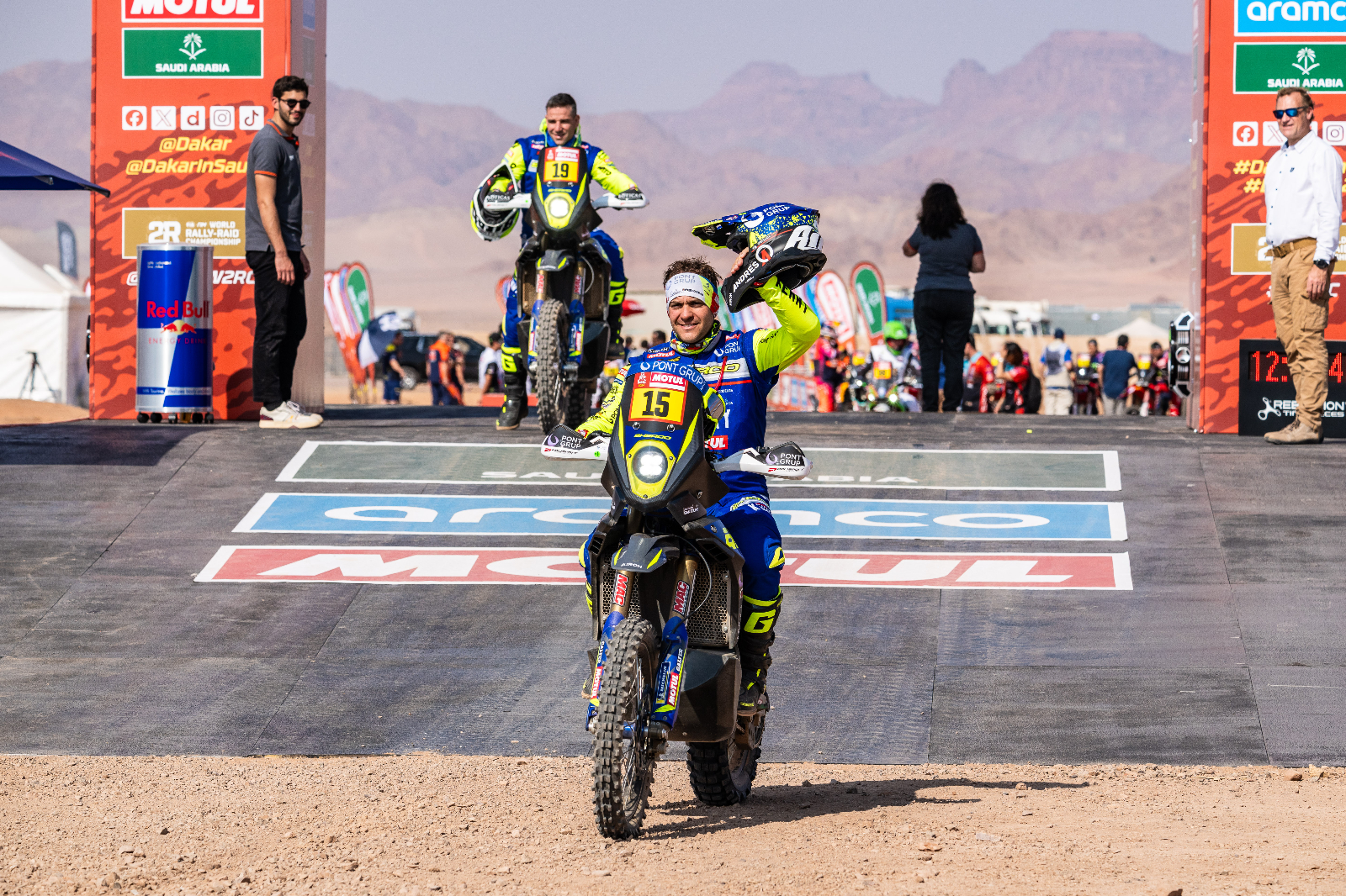 Santolino arranca el Dakar en un mar de arena y en el 12º puesto