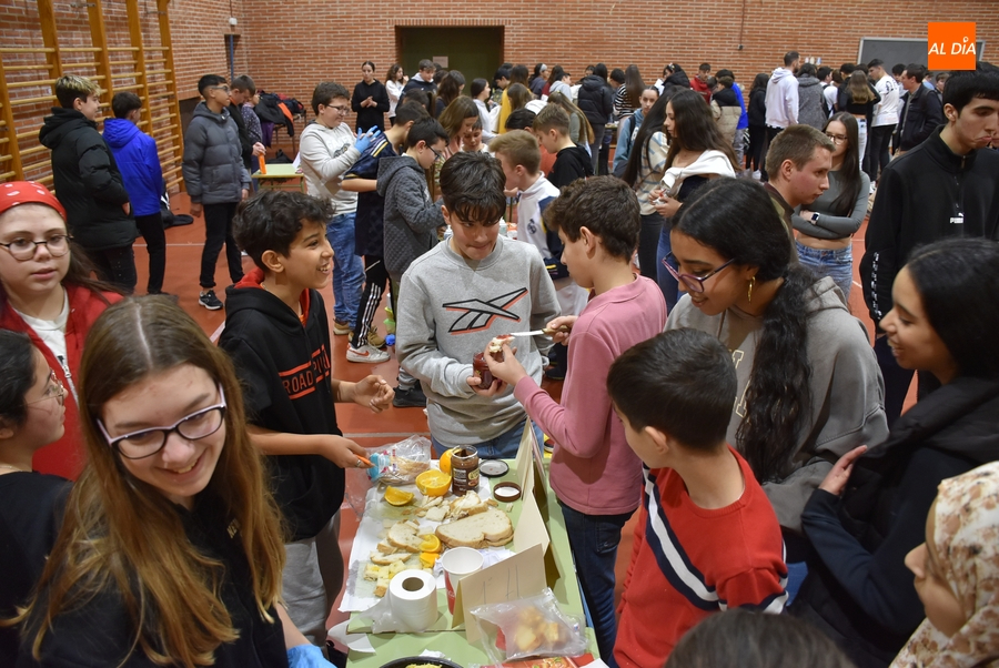 El IES Fray Diego recupera 4 años después la cita culinaria de su festivo Día de la Convivencia