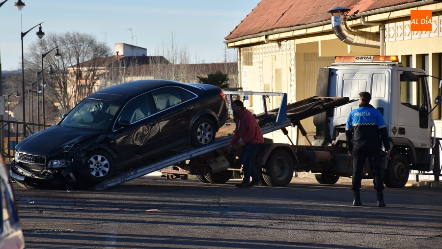 Una colisión de dos turismos en el cruce de Yurramendi y Sefarad deja dos personas lastimadas