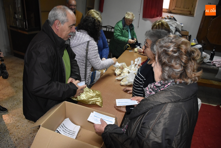 Enorme demanda de los 7.000 panecitos bendecidos en San Andrés