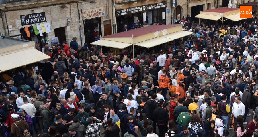 Los bares que quieran tener barras callejeras deberán instalar también baños