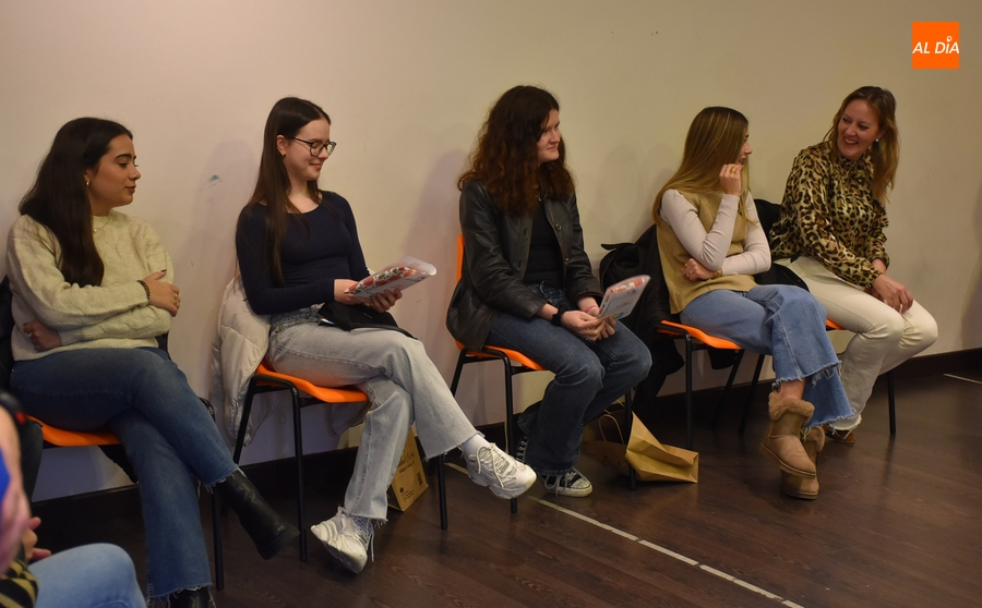 Cálida bienvenida a las jóvenes de Chequia y Eslovaquia que van a estudiar en el IES Fray Diego