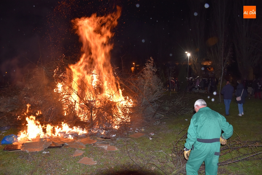 La lluvia visita los primeros actos de celebración de San Antón en El Puente