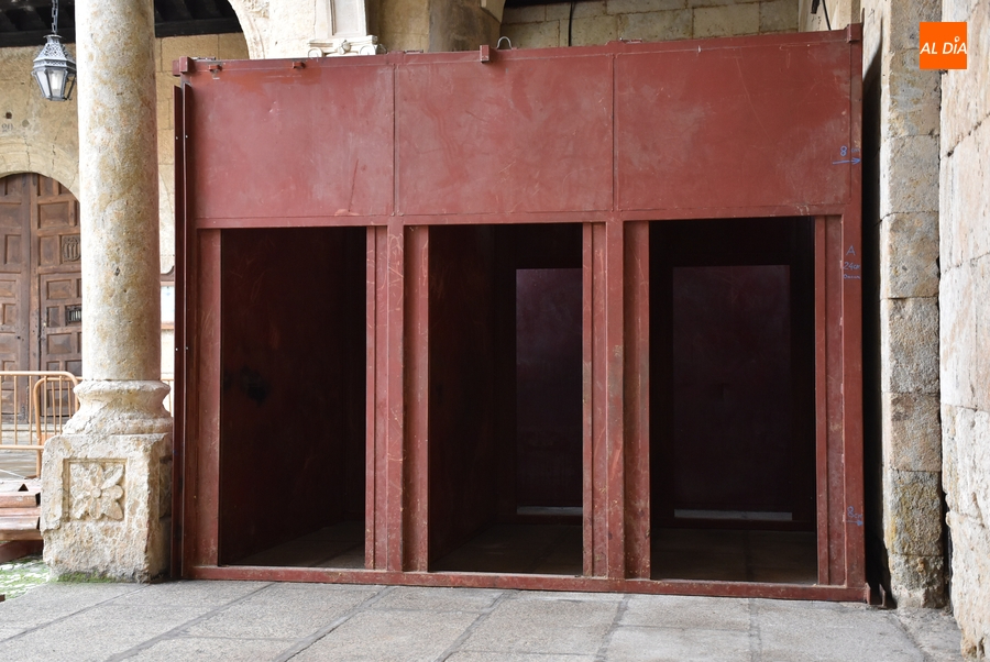 La Plaza Mayor empieza a ponerse su disfraz carnavalero