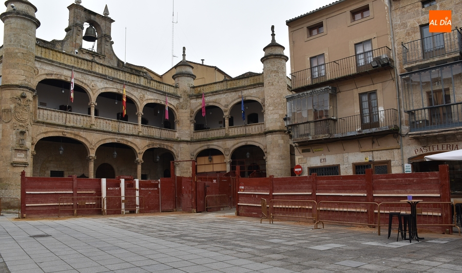 Las barreras asoman por la Plaza cinco meses y medio después de la última vez